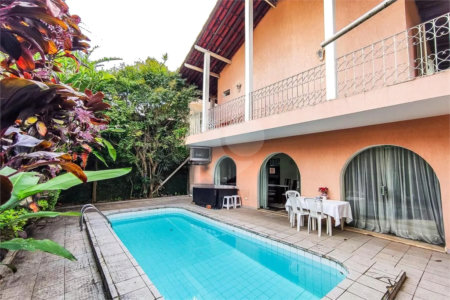 Sobrado à venda com 4 quartos, sendo 2 suítes,  em Jardim Morumbi, São Paulo, SP