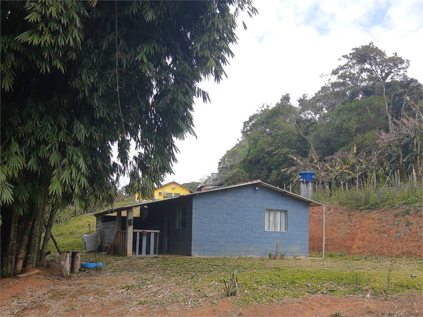 Sítio à venda com 5 quartos, sendo 1 suíte,  em Área Rural de Tapiraí, Tapiraí, SP