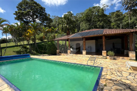 Sítio à venda com 4 quartos, sendo 2 suítes,  em Sorocamirim (canguera), São Roque, SP