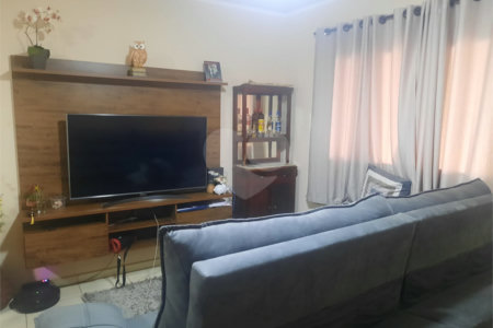 Ótima Oportunidade: Casa com Área de Lazer e Garagem para Dois Carros