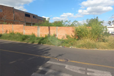 Terreno para venda contendo 300,00 m² de área total.