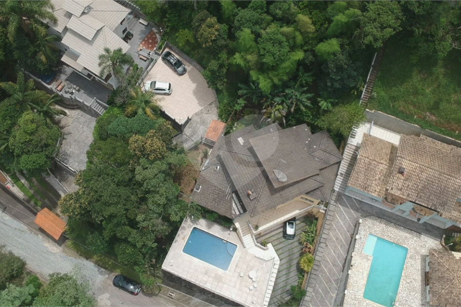 Casa à venda com 3 suítes no condomínio Alpes da Cantareira, Mairiporã - SP