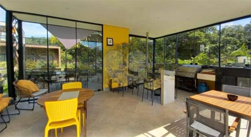 Casa à venda com 3 suítes no condomínio Vale da Santa Fé, Vinhedo - SP