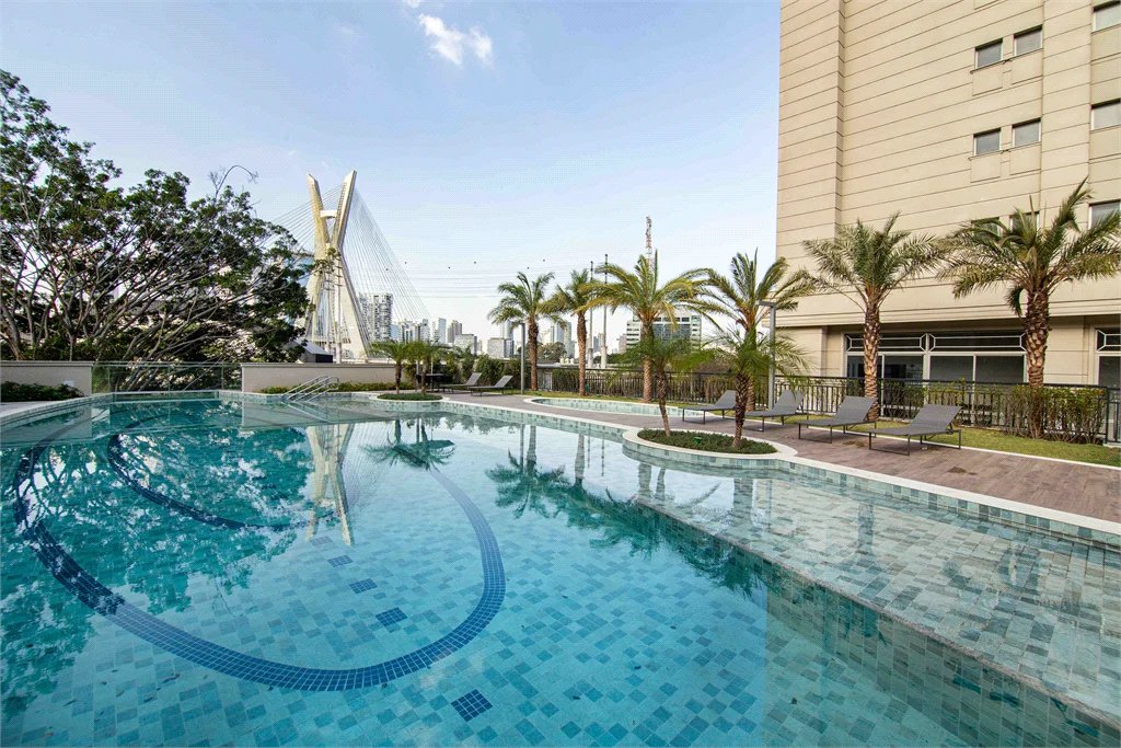 Apartamento à venda com 4 suítes em Real Parque, São Paulo, SP