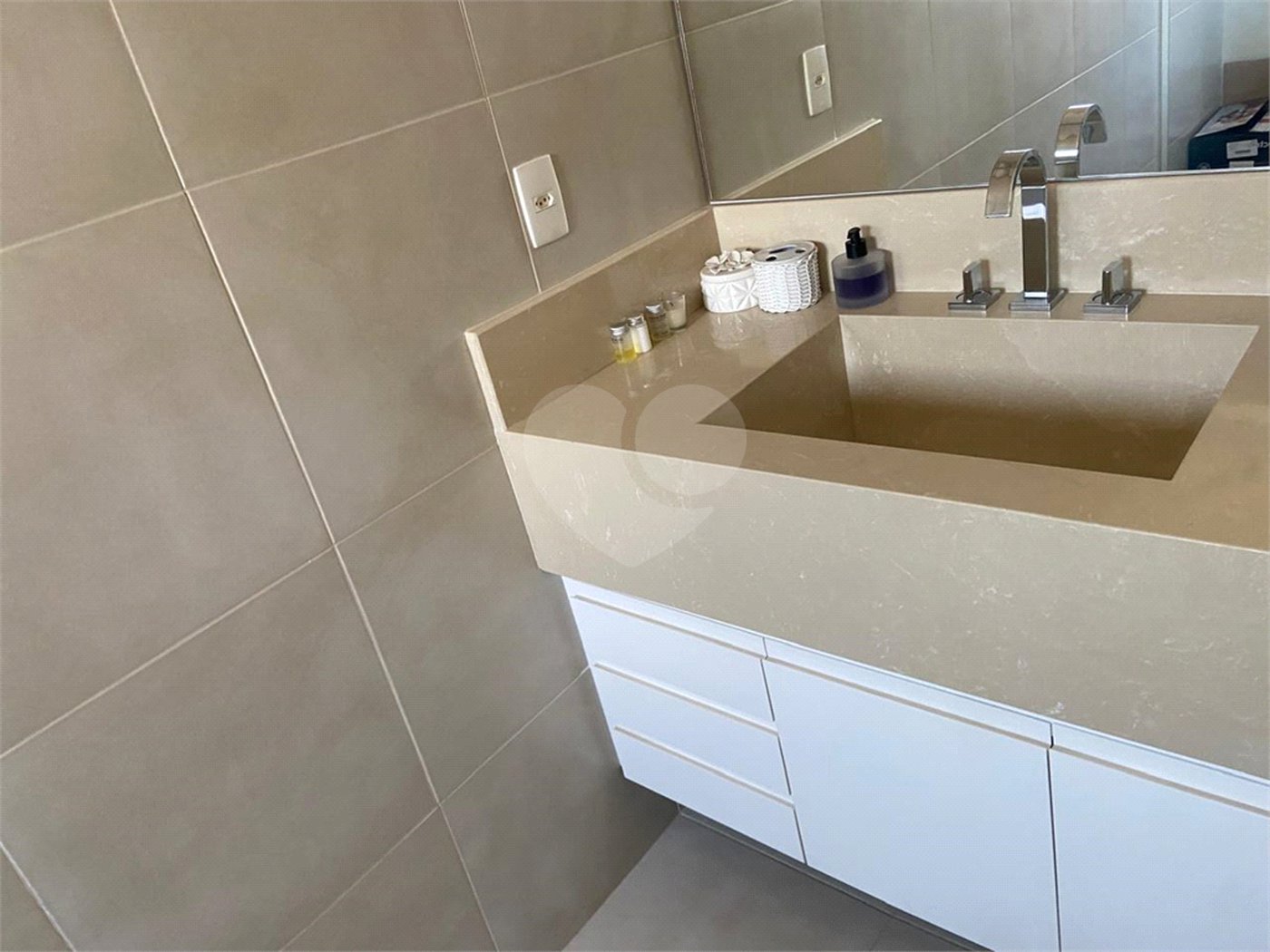 Casa à venda ou para alugar com 4 suítes no condomínio Residencial Gênesis 1, Santana de Parnaíba - SP