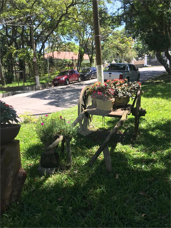 Casa à venda com 3 suítes no condomínio Lagoinha, Jacareí - SP