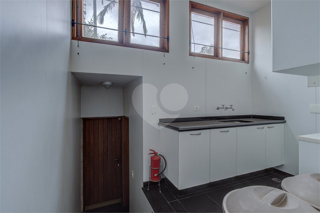 Casa de Vila à venda ou para alugar com 3 suítes em Jardim dos Estados, São Paulo, SP