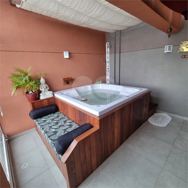 Apartamento em cobertura na Vila Prudente com 2 dormitórios, 1 suíte, 2 sacadas e hidromassagem.