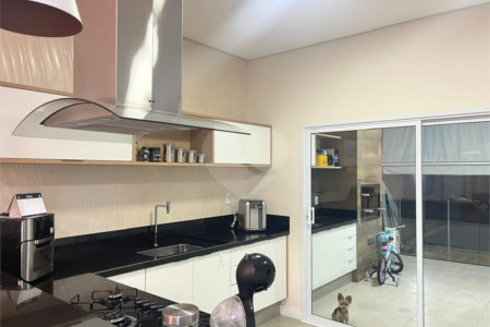 Casa à venda com 3 quartos, sendo 1 suíte, no condomínio Residencial Golden Ville, Itapetininga - SP