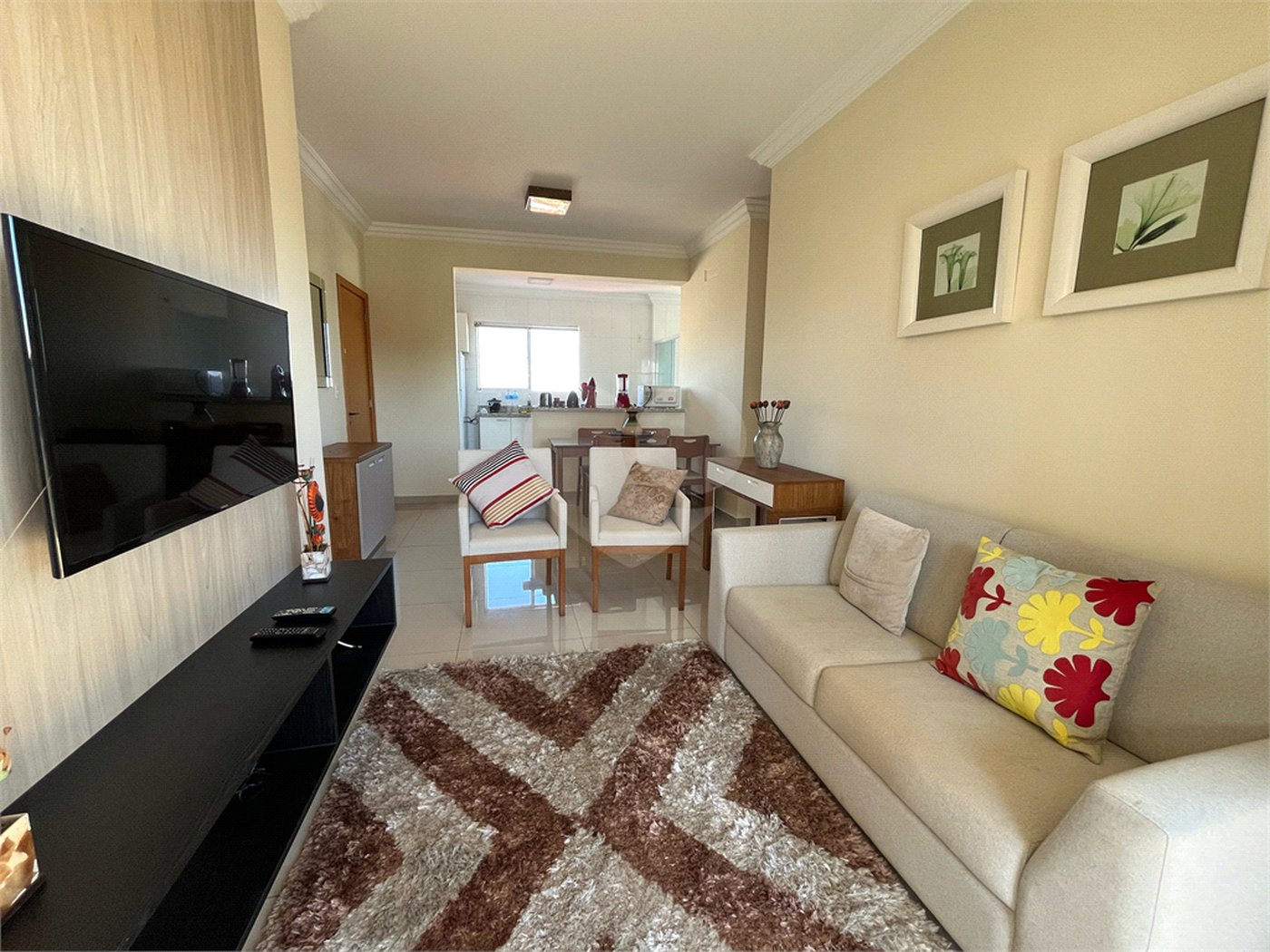 Apartamento mobiliado com 2 dormitórios sendo 1 suíte