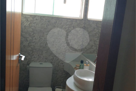 Casa à venda com 3 suítes no condomínio Residencial Central Parque, Salto - SP