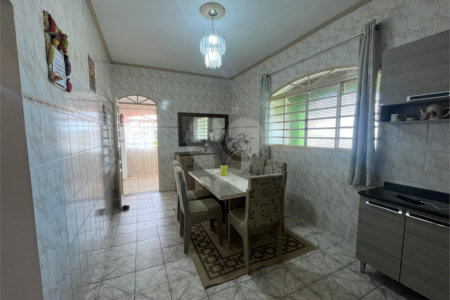 Casa à venda com 2 quartos, sendo 1 suíte,  no Centro, Sarapuí, SP