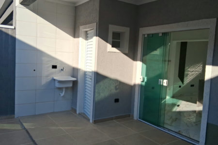 Casa à venda com piscina em Itanhaém