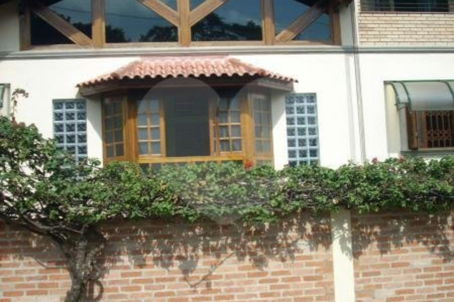 Sobrado à venda com 4 quartos, sendo 2 suítes, em Tremembé, São Paulo, SP