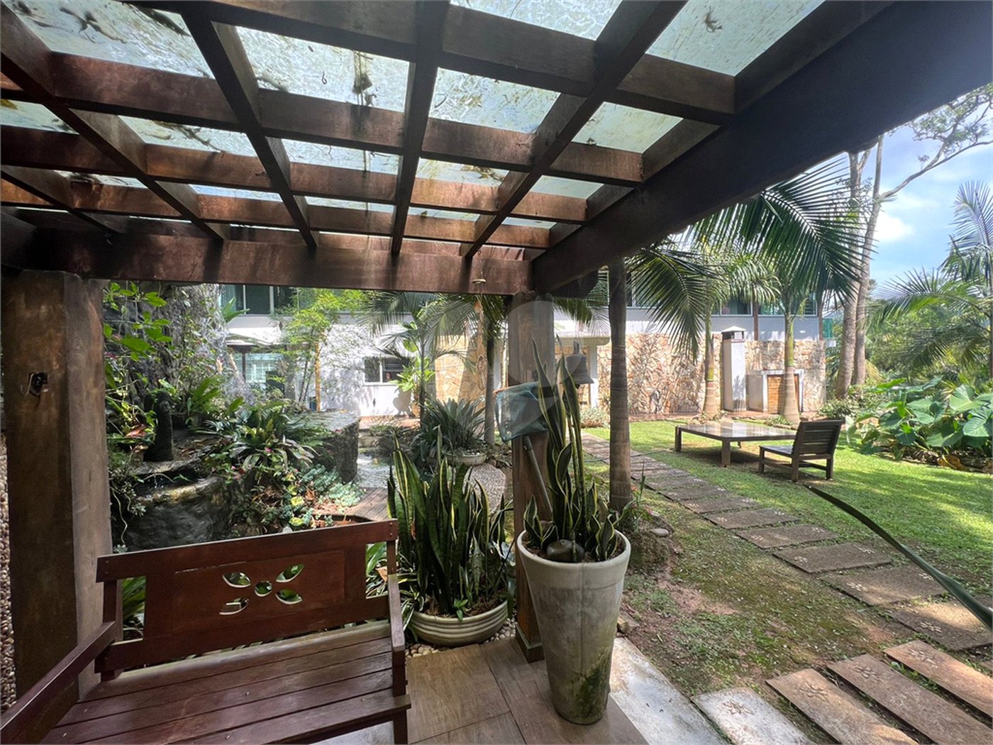 Casa à venda com 6 quartos, sendo 5 suítes, no condomínio Alpes da Cantareira, Mairiporã - SP
