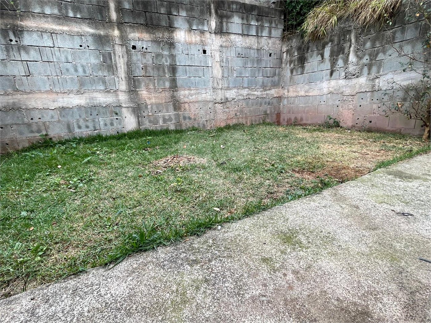 Sobrado à venda com 2 quartos, sendo 1 suíte, em Loteamento Jardim do Sol (mailasqui), São Roque, SP