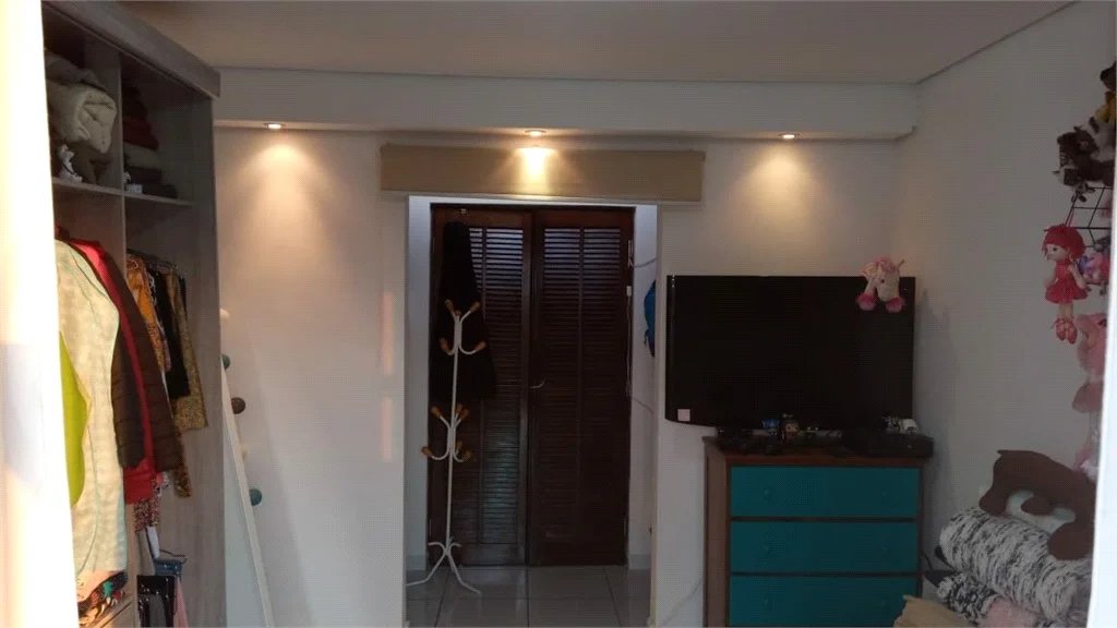 Casa à venda com 3 quartos, sendo 1 suíte, no condomínio Alcides Moreira, São Paulo - SP