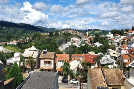 Casa à venda com 3 quartos, sendo 1 suíte, em Vila Santa Rosália, São Roque, SP