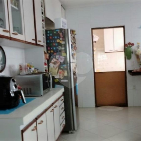 Sobrado à venda com 4 quartos, sendo 2 suítes, em Vila Nivi, São Paulo, SP