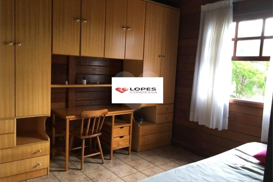 Casa à venda com 4 quartos, sendo 1 suíte, no condomínio Loteamento Haras El Passo, Mairiporã - SP