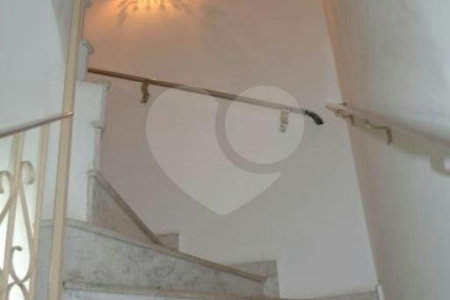 Casa à venda com 3 quartos, sendo 1 suíte, no condomínio Travessa Cacique Apoena,493, São Paulo - SP
