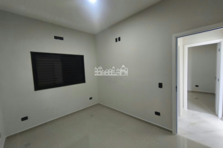Casa térrea à venda com 4 quartos, sendo 2 suítes, no condomínio Alto da Floresta, Bom Jesus dos Perdões - SP