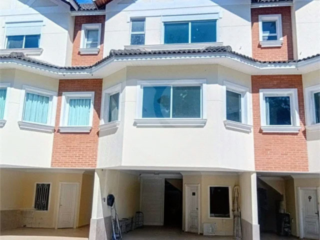 Casa à venda com 3 suítes no condomínio Residencial Jd. Floresta, São Paulo - SP