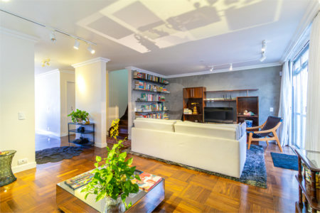 Casa à venda com 3 quartos, sendo 1 suíte, em Alto da Boa Vista, São Paulo, SP
