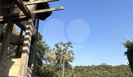 Casa à venda com 3 quartos, sendo 2 suítes,  no condomínio Alpes da Cantareira, Mairiporã - SP