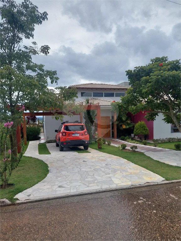 Casa à venda ou para alugar com 4 quartos, sendo 1 suíte, no condomínio Colinas de Inhandjara, Itupeva - SP