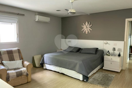 Casa à venda com 4 quartos, sendo 3 suítes, no condomínio Vila Hípica I, Vinhedo - SP