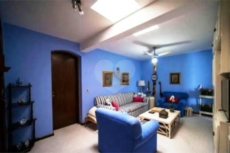 Casa à venda com 5 quartos, sendo 2 suítes,  em Jardim Everest, São Paulo, SP