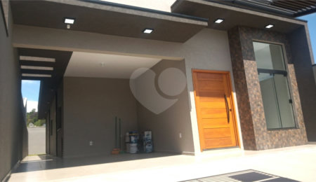 Casa Térrea à venda com 3 quartos, sendo 1 suíte, no Centro, Bom Jesus dos Perdões, SP
