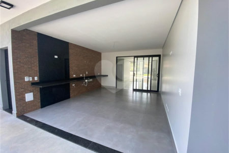 Casa à venda com 3 suítes no condomínio Shambala II, Atibaia - SP