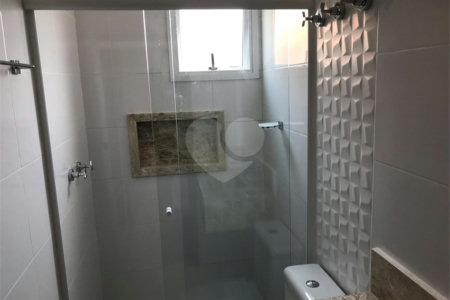 Casa à venda com 3 quartos, sendo 1 suíte, no condomínio Parque Vitória, São Paulo - SP