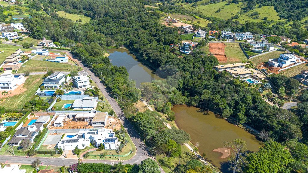 Casa à venda com 4 suítes no condomínio Residencial dos Lagos, Itupeva - SP