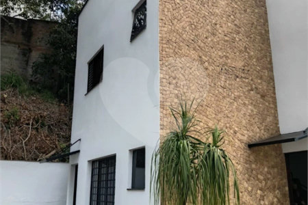 Sobrado para alugar com 2 quartos, sendo 1 suíte, no Centro, São Roque, SP