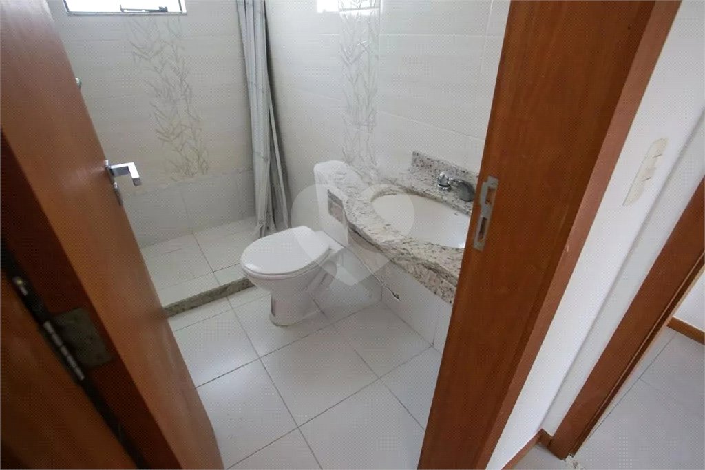 Casa à venda com 4 quartos, sendo 3 suítes, no condomínio Lícia de Alvarenga, Rio de Janeiro - RJ
