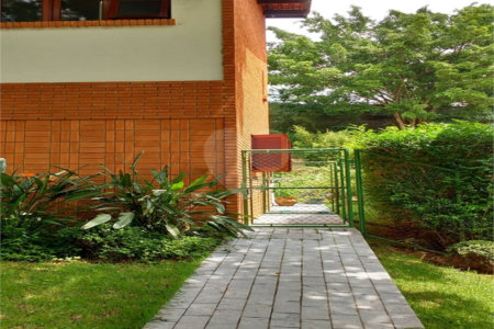 Casa à venda com 4 quartos, sendo 2 suítes,  no condomínio Ypê Branco I, São Paulo - SP