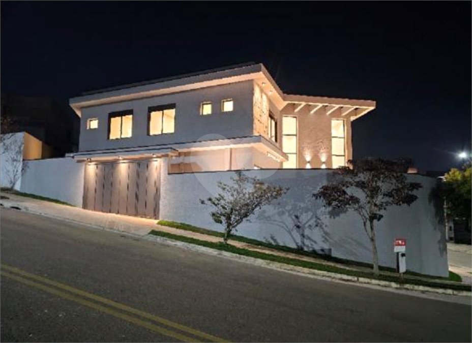 Casa à venda com 4 suítes no condomínio Villas do Jaguari, Santana de Parnaíba - SP