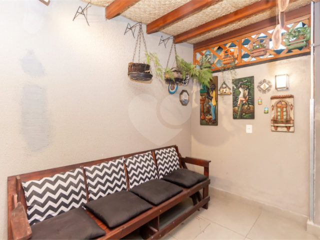 Casa à venda com 2 quartos, sendo 1 suíte,  no condomínio Vloft, São Paulo - SP