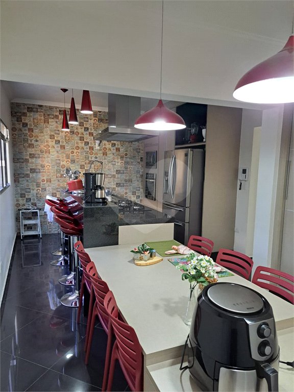 Sobrado à venda com 4 quartos, sendo 2 suítes, em Jaraguá, São Paulo, SP