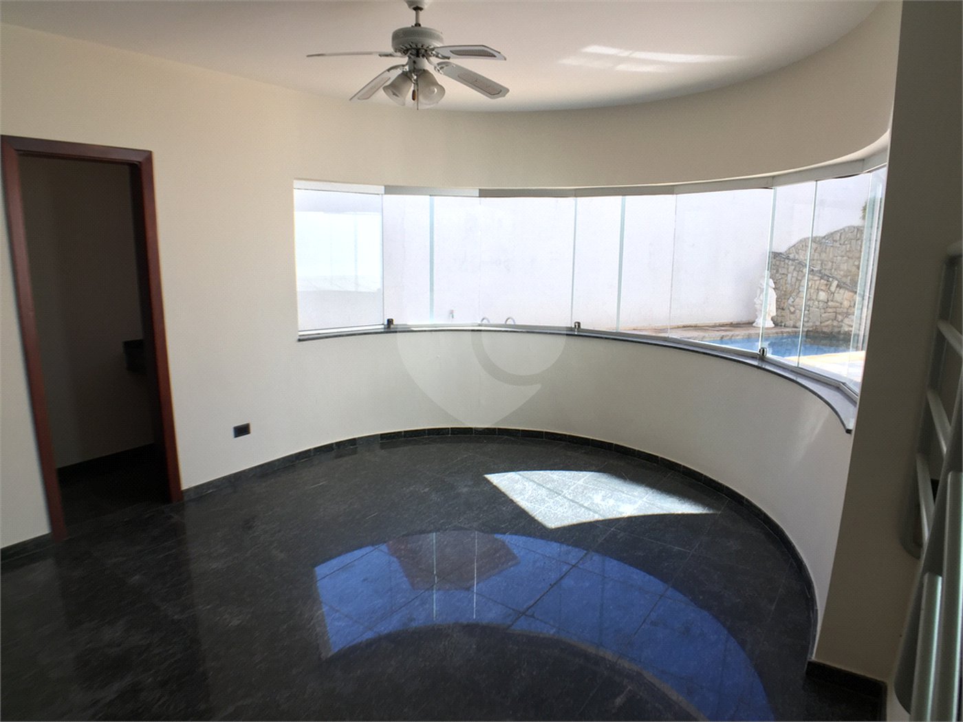 Casa à venda com 4 suítes no condomínio Estância Marambaia, Vinhedo - SP