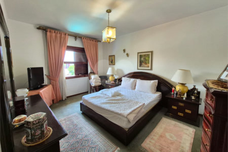 Casa de Vila à venda ou para alugar com 4 quartos, sendo 2 suítes,  em Jardim Leonor, São Paulo, SP