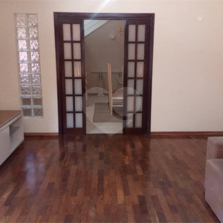 Sobrado à venda com 4 quartos, sendo 1 suíte, em Interlagos, São Paulo, SP