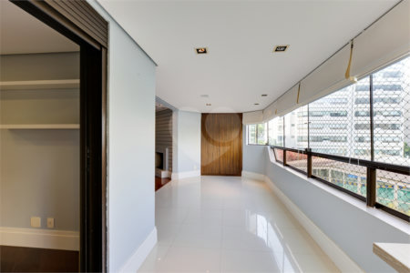 Apartamento à venda com 4 quartos, sendo 3 suítes, em Granja Julieta, São Paulo, SP