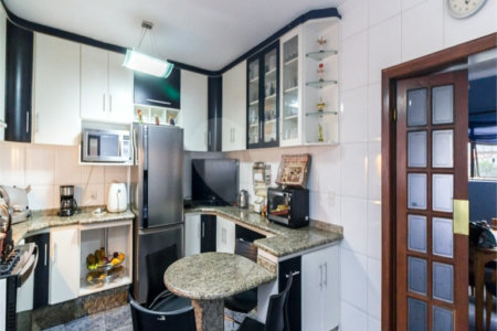 Casa à venda ou para alugar com 5 quartos, sendo 3 suítes, em Independência, São Bernardo do Campo, SP