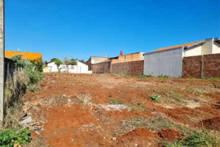 Casa à venda com 2 quartos em Parque das Hortências, Araraquara, SP