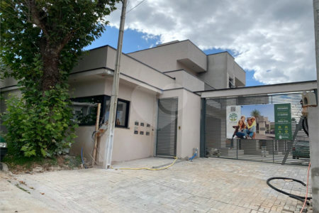 Casa à venda com 3 suítes no condomínio Residencial Celina, Atibaia - SP