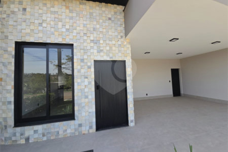 Casa à venda com 3 quartos, sendo 1 suíte, no condomínio Cerejeiras, Araçoiaba da Serra - SP